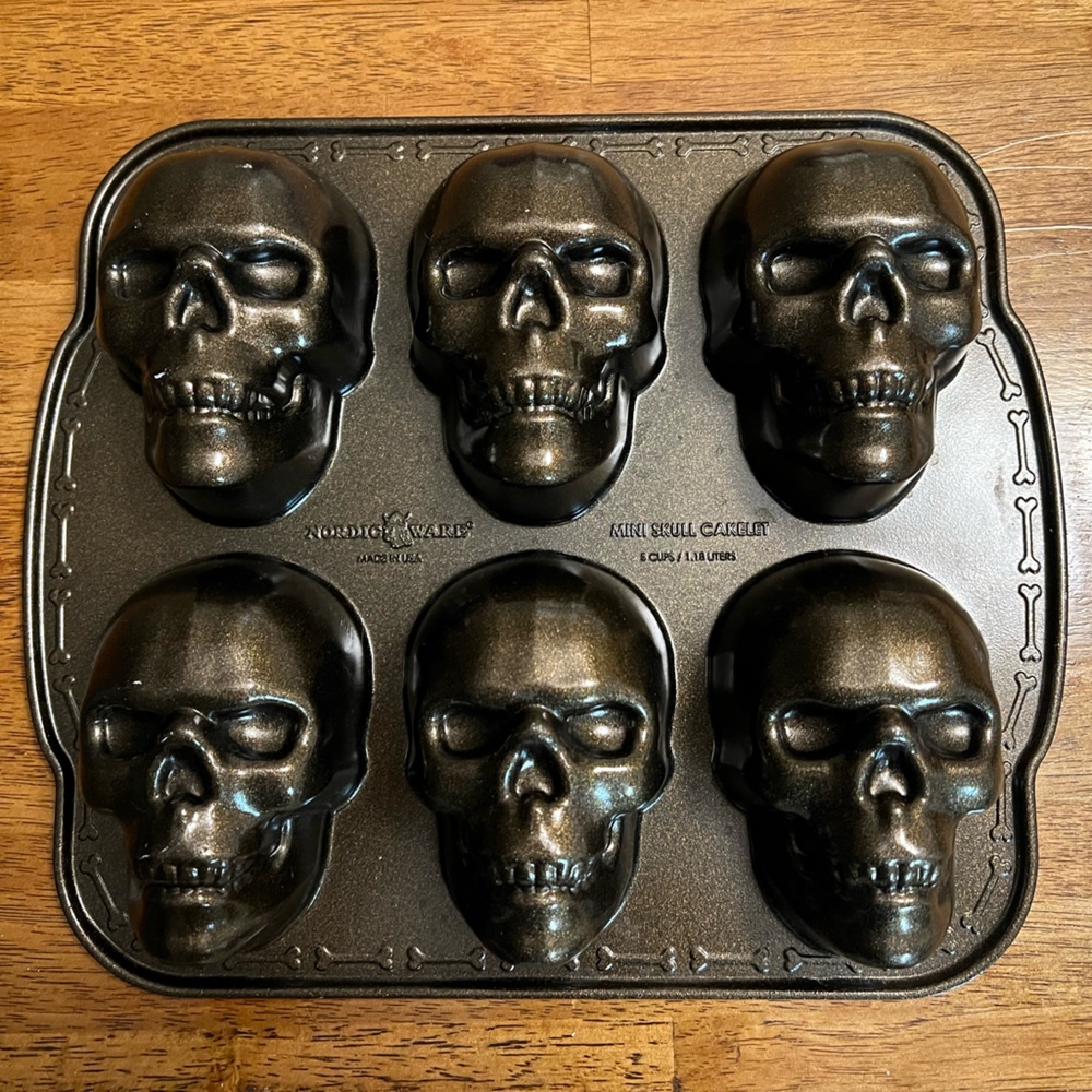 Nordic Ware Skulls Baking Dish
